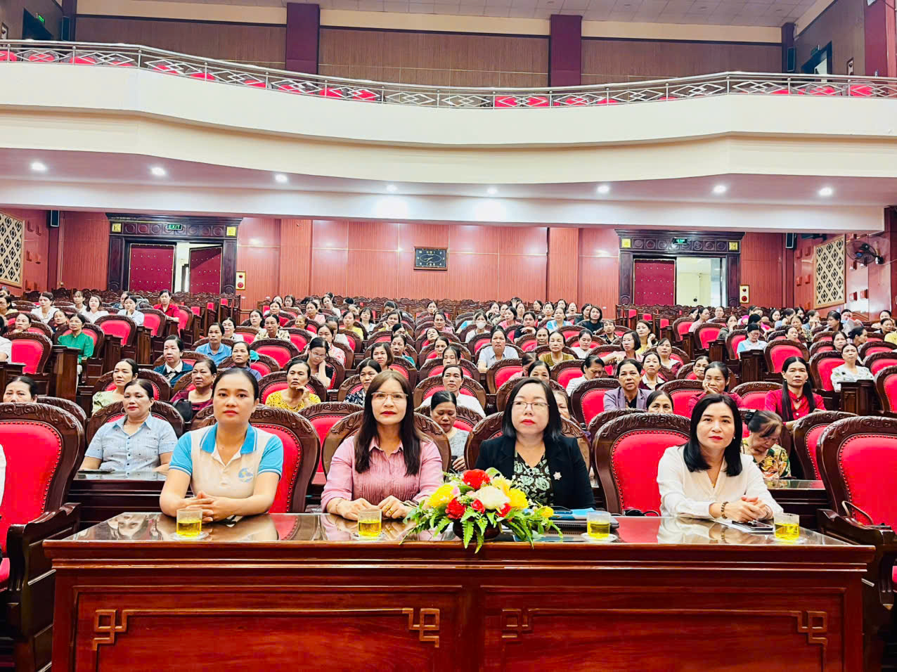 Bồi dưỡng lý luận chính trị, nghiệp vụ công tác Hội Phụ nữ cho cán bộ Chi hội Phụ nữ cơ sở