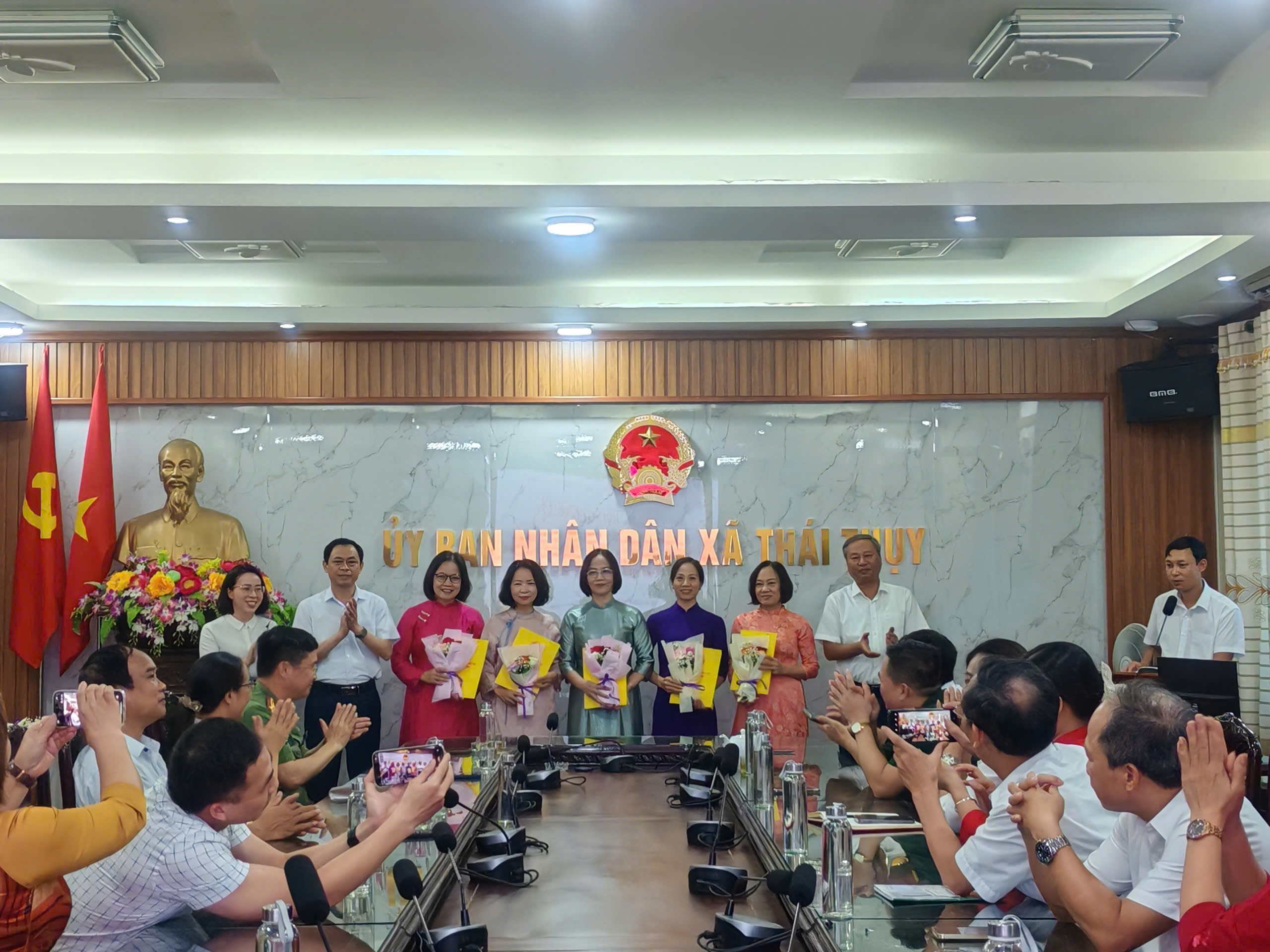 XÃ THÁI THỤY CÔNG BỐ QUYẾT ĐỊNH THÀNH LẬP CÁC TRƯỜNG HỌC VÀ BỔ NHIỆM CÁN BỘ QUẢN LÝ