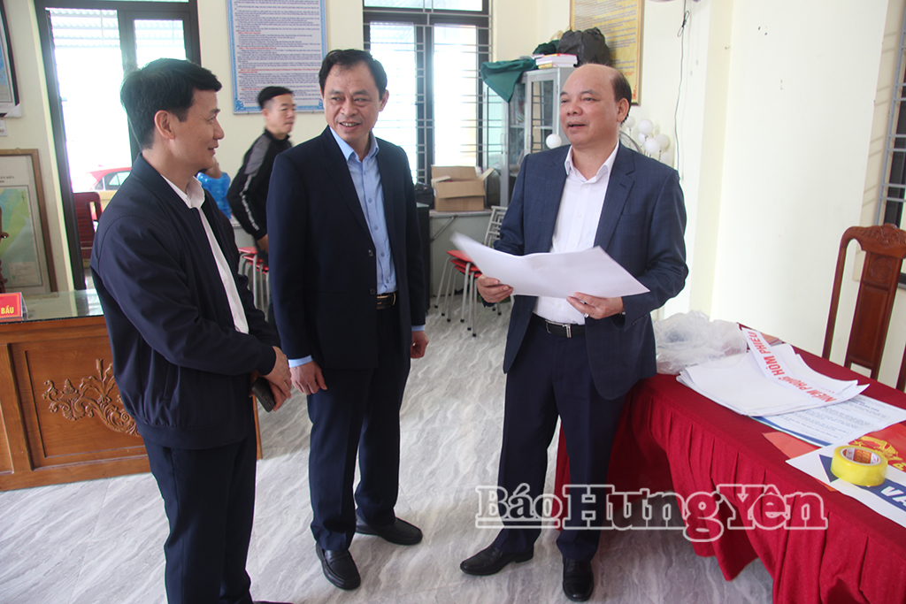 Đồng chí Phó Chủ tịch HĐND tỉnh kiểm tra công tác chuẩn bị bầu cử tại xã Thái Thụy