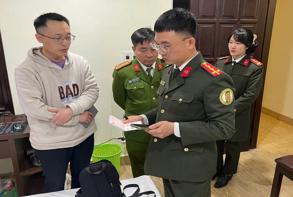 Một số lưu ý đối với người nước ngoài và cơ quan, tổ chức, cá nhân liên quan đến người nước ngoài khi nhập cảnh, xuất cảnh cư trú tại Việt Nam
