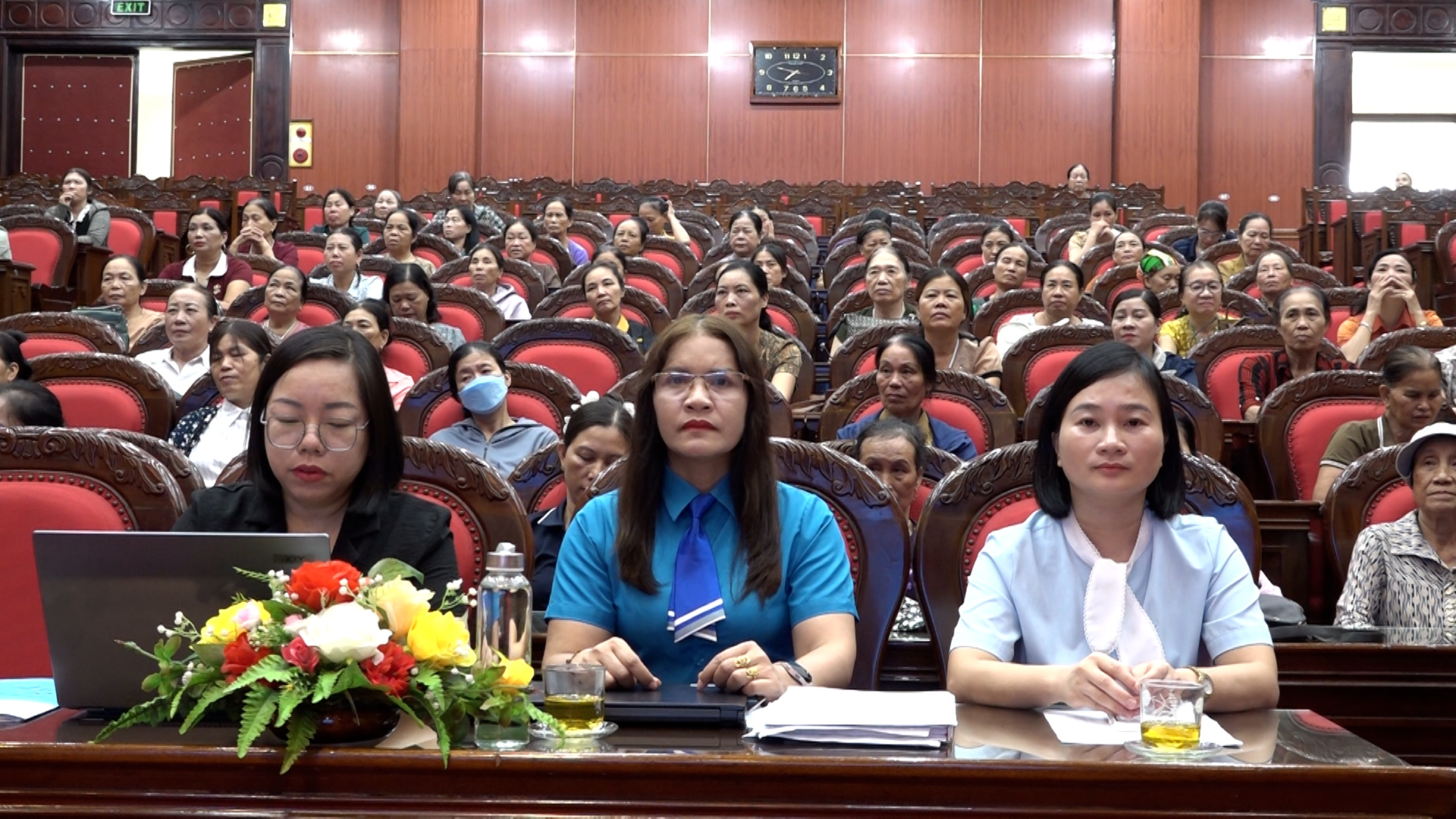 HỘI LHPN XÃ THÁI THỤY BỒI DƯỠNG LÝ LUẬN CHÍNH TRỊ VÀ NGHIỆP VỤ CÔNG TÁC HỘI CHO CÁN BỘ, HỘI VIÊN PHỤ NỮ